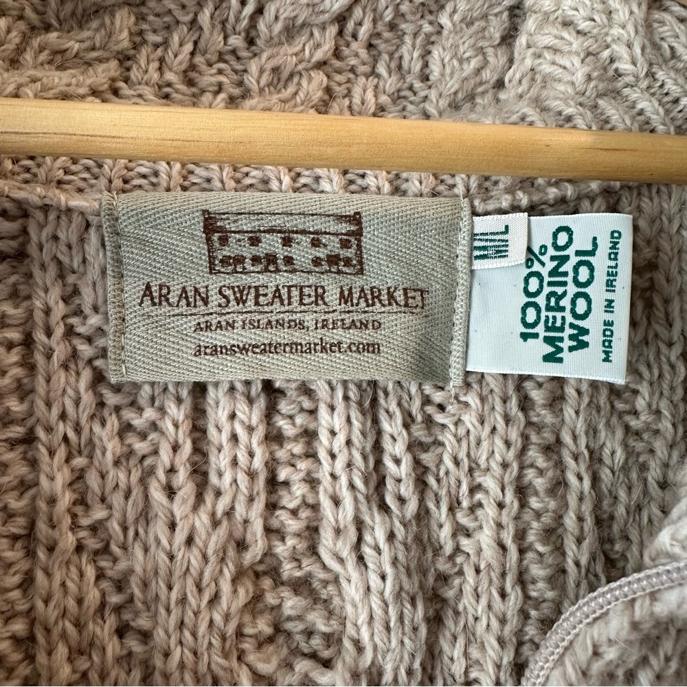 ARAN Irish Cardigan Women's 100% Merino Wool Aran Zipper Poncho Front Pockets - Picture 5 of 8